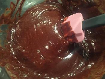 超简单 熔岩覆盆子巧克力蛋糕的做法图解4
