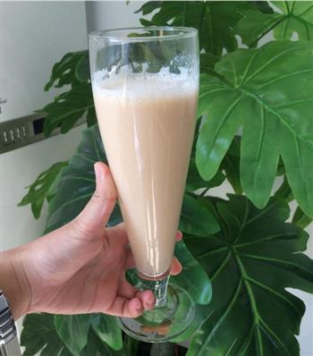 排毒佳饮-苹果牛奶汁的做法步骤4