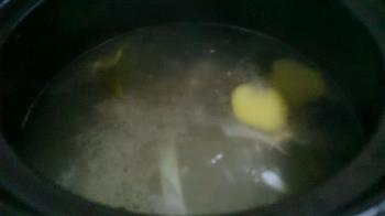 酸菜排骨炖海蛎子的做法步骤1