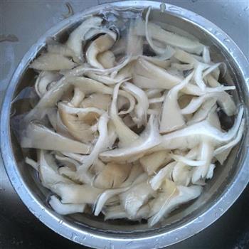 九毛钱的美味 椒盐蘑菇的做法步骤1