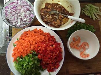 美味鸡肉鲜虾芝士焗饭的做法步骤1