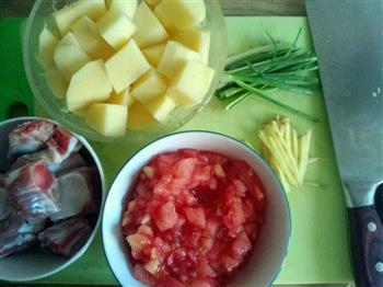 番茄土豆排骨汤的做法步骤2