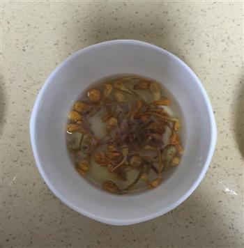 虫草干贝玉米排骨汤的做法步骤2