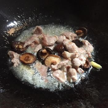 香菇肉片西兰花的做法步骤6