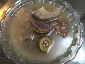 霍斛青橄榄炖花生猪肺粉肠汤的做法图解6