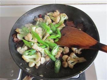 豆豉腊肉煸花菜的做法步骤7