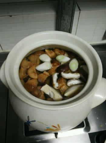 鸡架猴头菇养胃汤的做法图解2