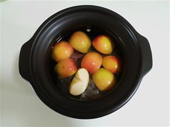 苹果银耳龙骨汤的做法步骤3