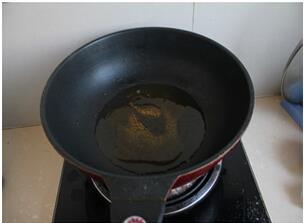 能打动心灵的食物-茶树菇红烧肉的做法步骤3
