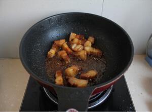 能打动心灵的食物-茶树菇红烧肉的做法步骤4