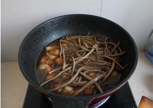 能打动心灵的食物-茶树菇红烧肉的做法图解6