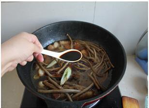 能打动心灵的食物-茶树菇红烧肉的做法步骤8