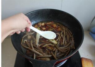能打动心灵的食物-茶树菇红烧肉的做法图解9