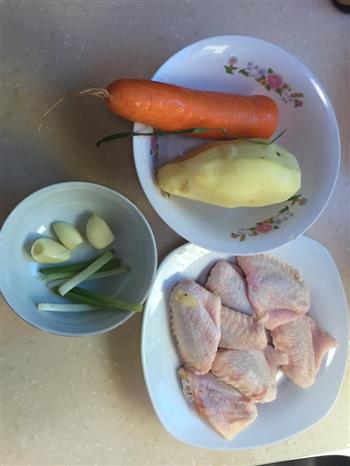 简单又超好吃的咖喱土豆鸡翅的做法步骤1