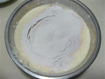 奶油红曲蛋糕杯的做法步骤4