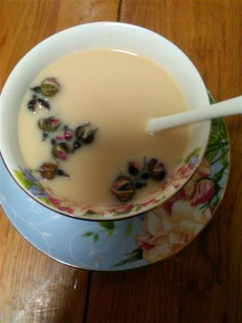玫瑰奶茶的做法步骤3