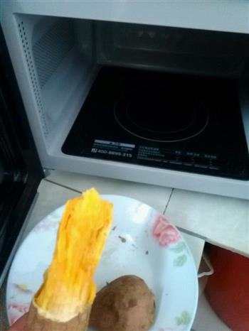 微波炉烤红薯的做法步骤3