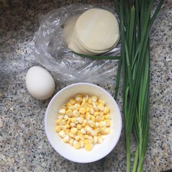 韭菜鸡蛋玉米饺子的做法步骤1
