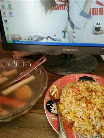 简便中饭土豆炒饭丸子紫菜汤的做法步骤8