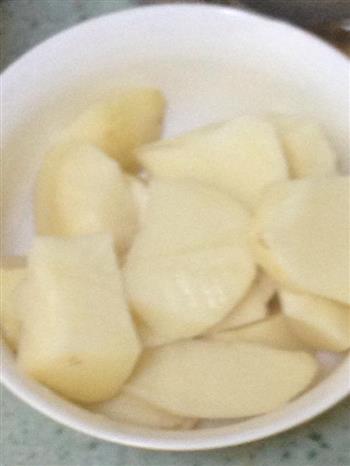 红烧鸡翅炖土豆的做法图解2