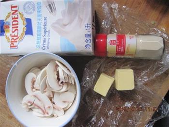 奶油蘑菇浓汤-经典法式汤，非常顺滑香浓的做法步骤1
