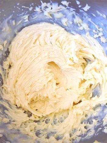 杏仁糖奶油霜蛋糕的做法步骤5