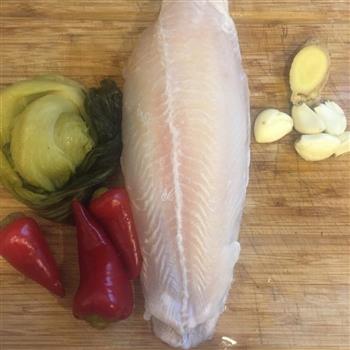 川菜-不用片鱼的酸菜鱼-龙利鱼新吃法的做法图解1