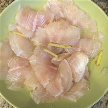 川菜-不用片鱼的酸菜鱼-龙利鱼新吃法的做法图解2