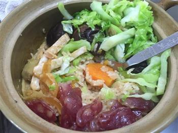 海鲜腊味砂锅饭的做法步骤1