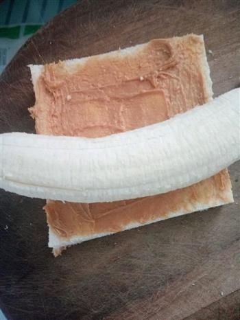 煎香蕉土司卷的做法图解2