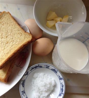 蛋奶吐司布丁的做法步骤1