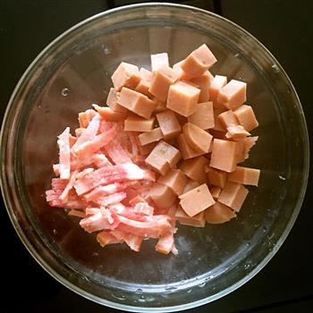 超美味凤梨肉丁蛋炒饭的做法步骤2