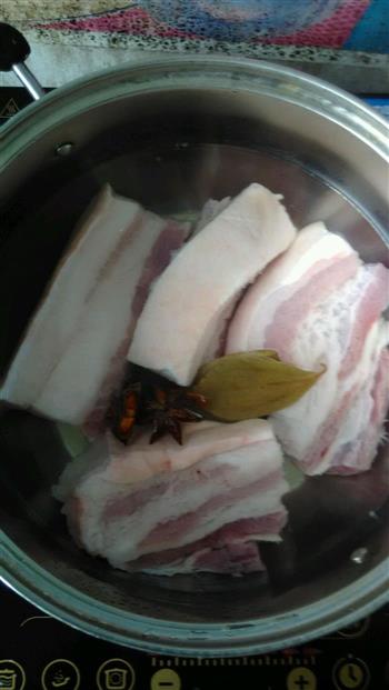 青蒜回锅肉的做法步骤1