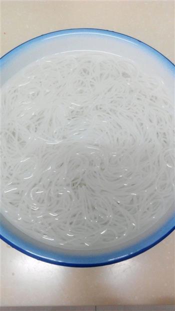 香炒米线-沙县小吃的做法步骤1