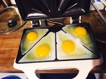 芝士火腿鸡蛋三明治的做法步骤1