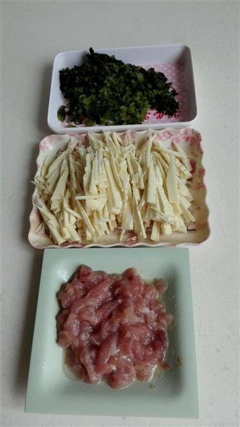 雪菜肉丝炒冬笋的做法步骤2