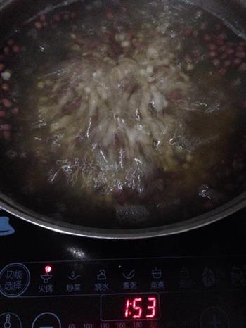 薏仁米红豆粥的做法图解4