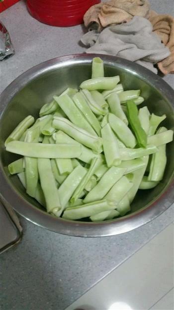 东北菜-土豆炖豆角的做法步骤1