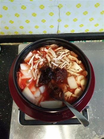 冬日暖身汤菜-辣白菜锅的做法图解6