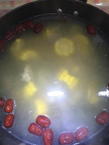 红枣板栗排骨汤的做法图解3