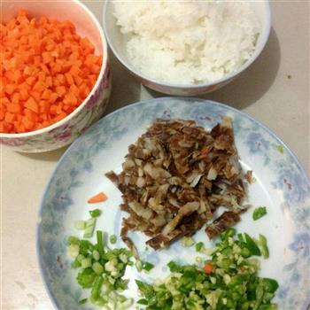 腊肠什锦蔬菜炒饭的做法步骤1