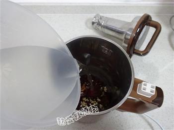 红豆薏米豆浆的做法图解4