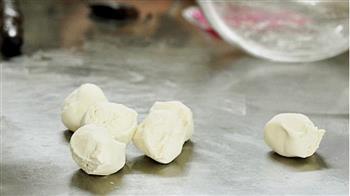 新年/祝寿寿桃豆沙包的制作技巧的做法步骤2