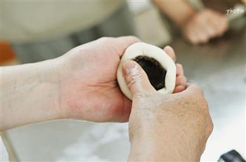 新年/祝寿寿桃豆沙包的制作技巧的做法图解3