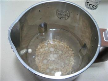 燕麦莲子豆浆的做法图解2