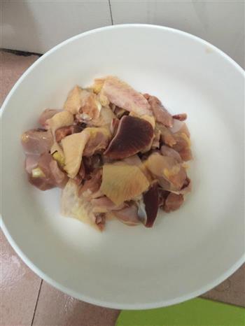 土豆香菇黄焖鸡的做法图解1