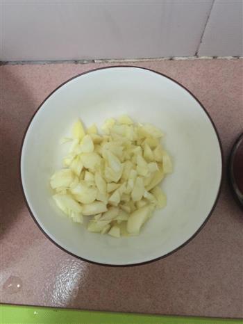 土豆香菇黄焖鸡的做法步骤3