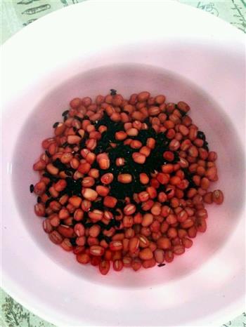 美容养颜红豆黑米粥的做法步骤3