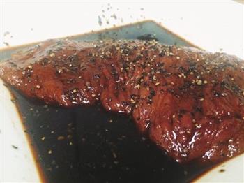 关于如何做鹿肉这件事-红酒煎鹿肉佐黑醋栗酱的做法图解1