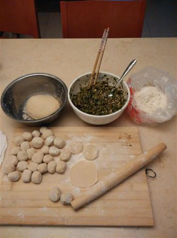 香菇芹菜猪肉饺子的做法步骤2